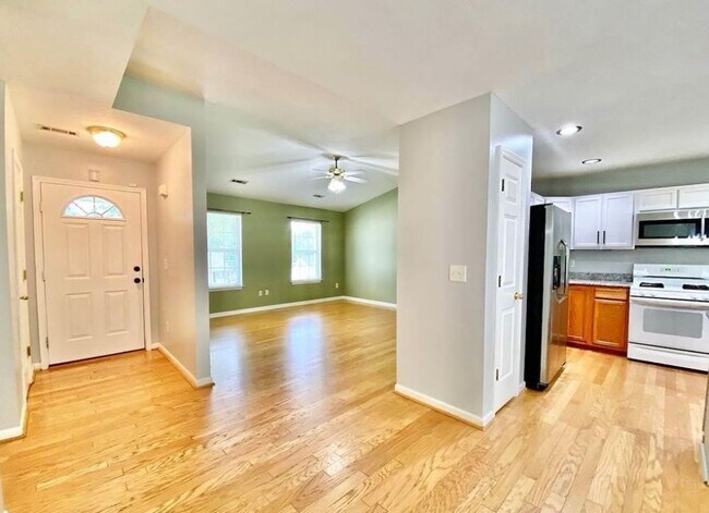 Building Photo - 4 Falcon Ridge Way, Greer, SC 29650