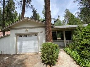 Building Photo - 705 Anita Dr