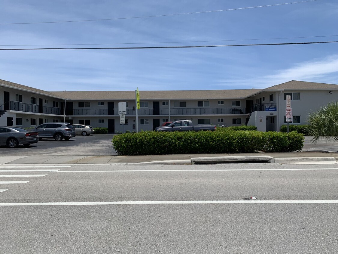 Primary Photo - 1580 NW 15th Ave