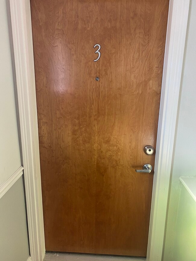 Entry - 1331 Landon Ave