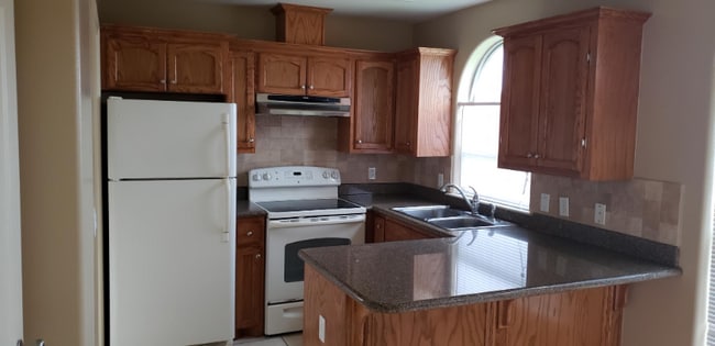 Building Photo - 1921 Horsetail Falls