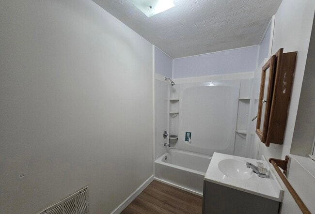 Building Photo - 2001 Dixon St