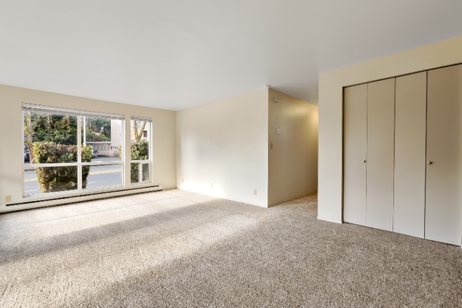 Foto del edificio - 12520 Roosevelt Way NE