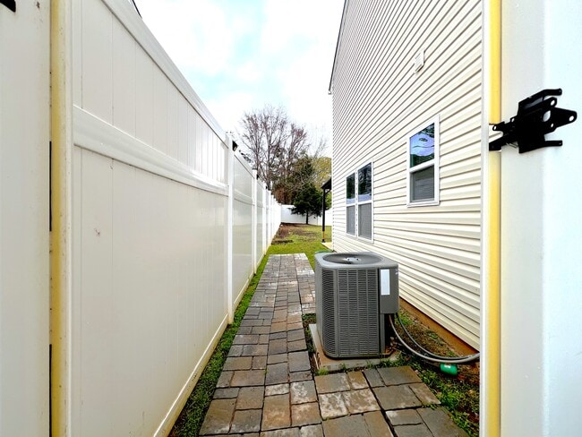 Building Photo - 291 Ranlo Ave