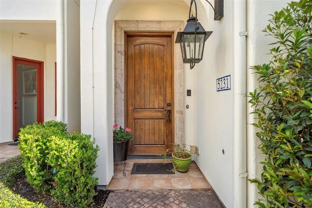 Primary Photo - 5231 Calle Montilla Pl