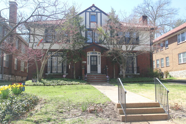 Foto del edificio - 7324 Pershing Ave
