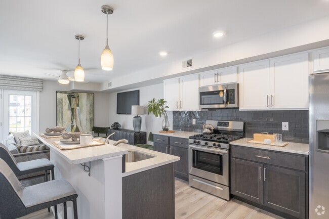 Interior Photo - River Pointe