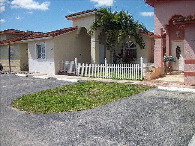 Foto del edificio - 9307 NW 121st St