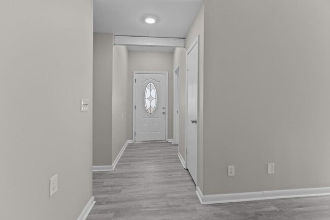 Building Photo - 1042 Mainstreet Lake Dr