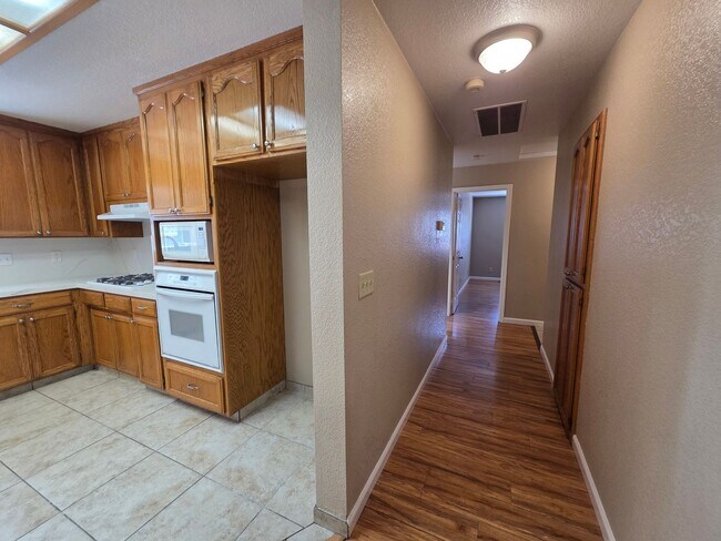 Building Photo - 561 Bordeaux Pl
