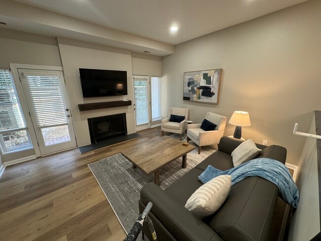 Building Photo - 501 Fenton Pl