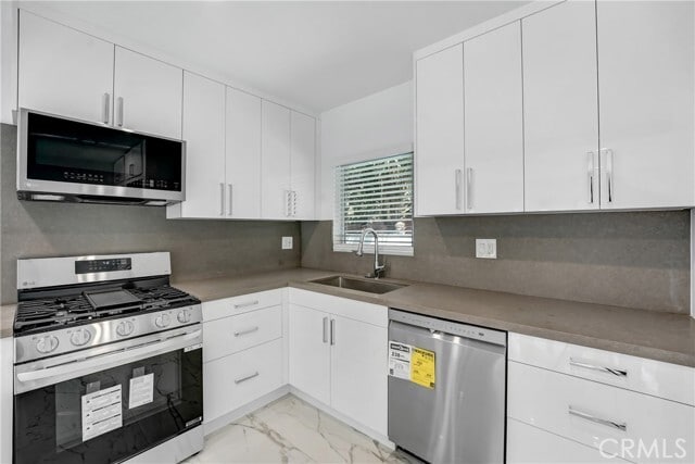 Building Photo - 2170 Sunset Plaza Dr