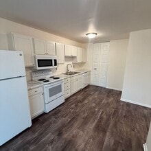 Building Photo - 2239-2239 N Thompson Rd