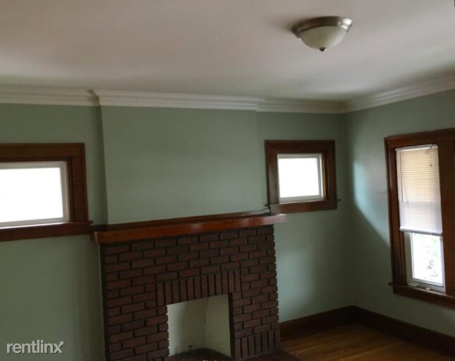 Foto principal - 2 br, 1 bath Apartment - 2632 E 128th St