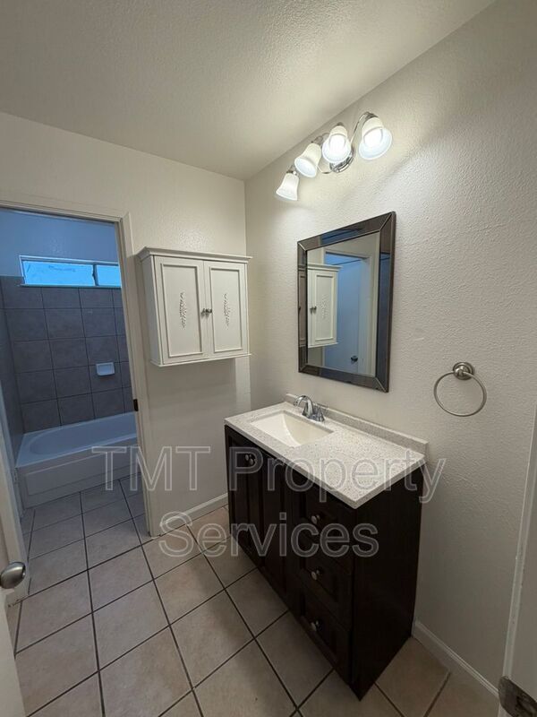 Foto del edificio - 8252 Center Pkwy
