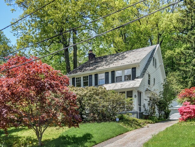 Front - 376 Highland Ave