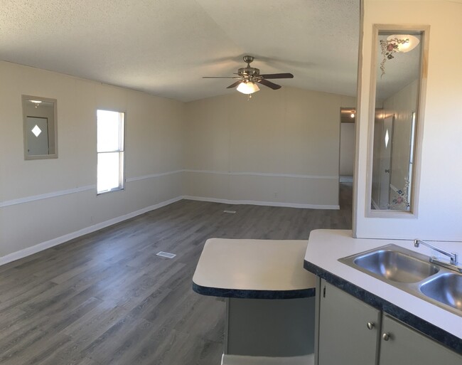 Building Photo - Newly remodeled 3 BDR / 2 BA Home -