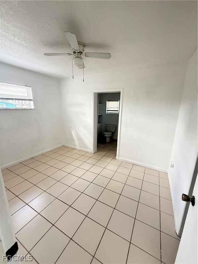 Building Photo - 21422 Kenyon Ave