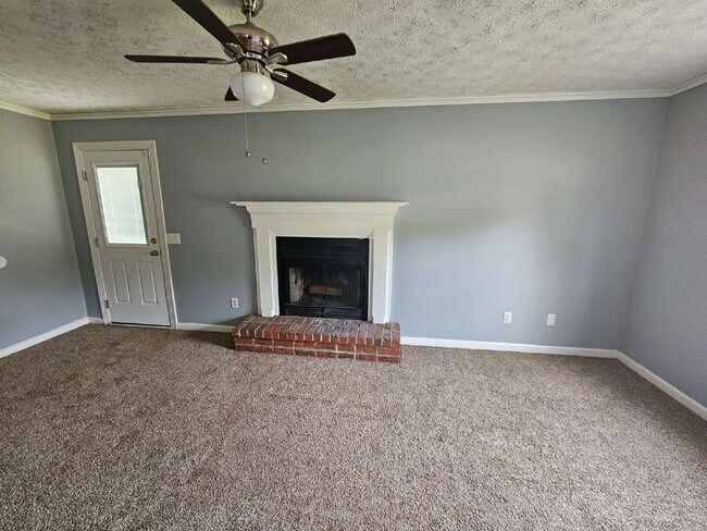 Foto del edificio - 4 bedroom home only 15 minutes from Fort S...