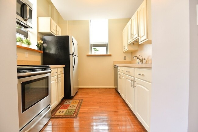 Photo - 10 Linwood St Apartment