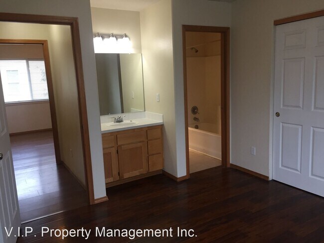 Foto del edificio - 2 br, 1.5 bath House - 15535 NE Beech St.