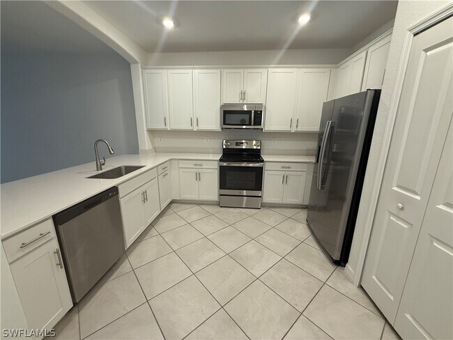 Building Photo - 2224 Dragonfruit Wy