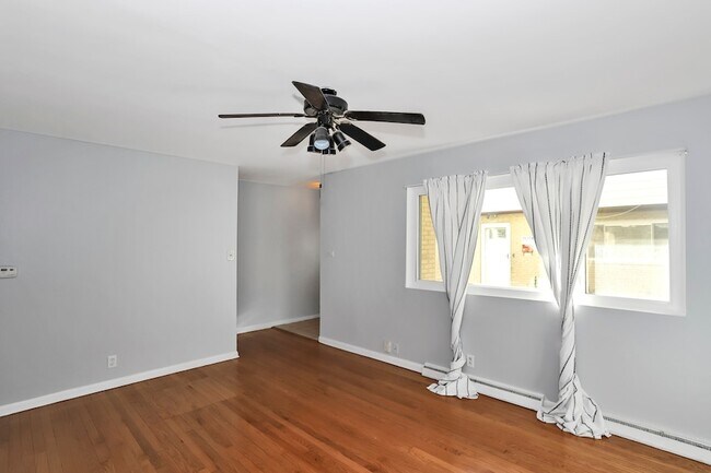 Foto del edificio - 4843 Elm St