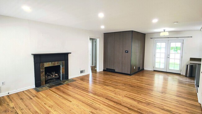 Building Photo - 4 Bd 2 Bath Home in Millcreek