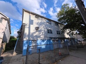 Building Photo - 246 Sip Ave