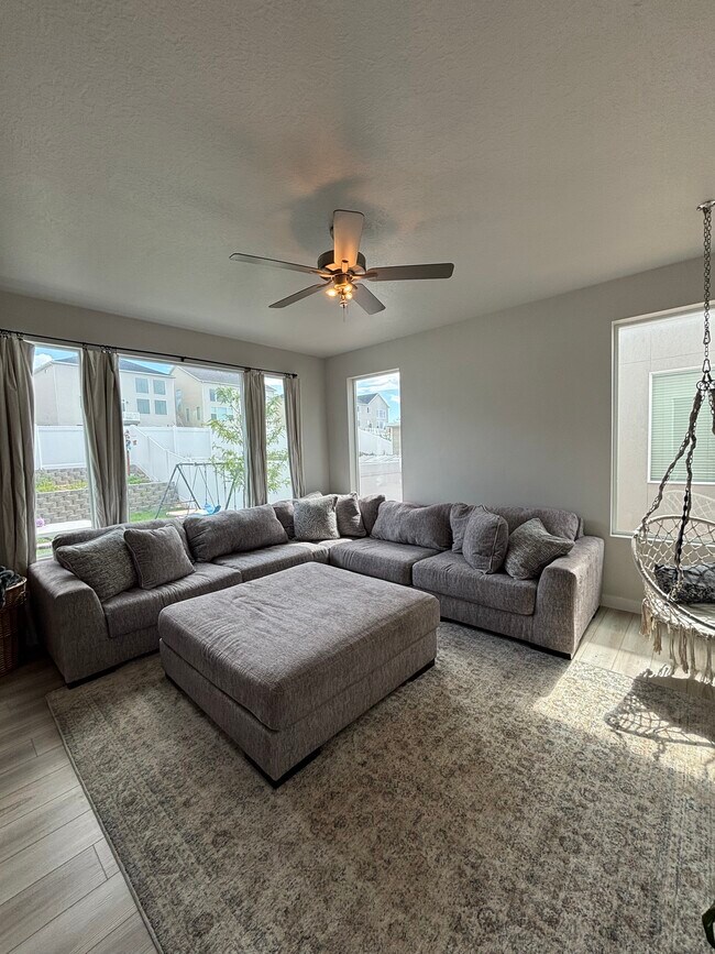 Foto del edificio - 489 W Andesite Ln