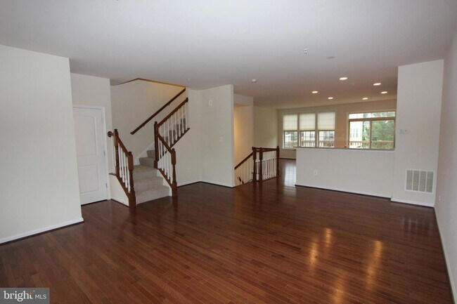 Foto del edificio - 325 Hersden Ln