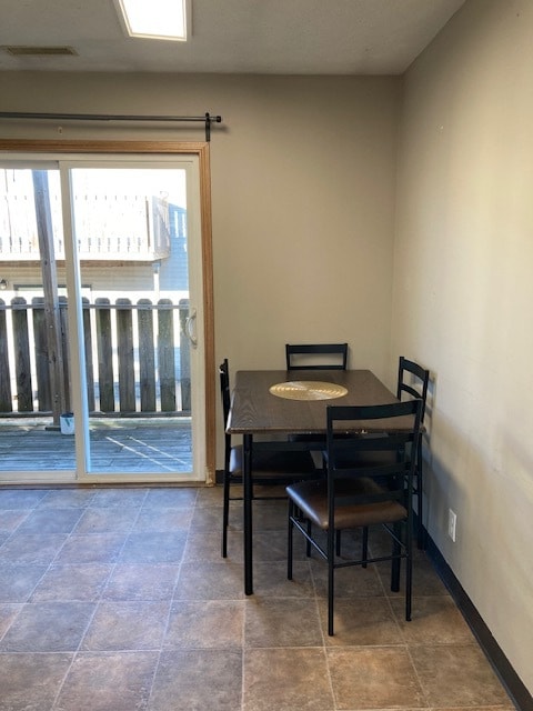 Foto del edificio - 643 Kennedy Dr