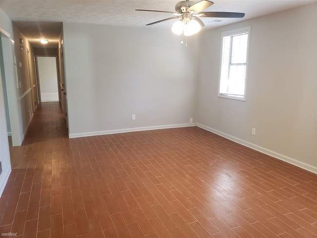 Building Photo - 2 br, 1 bath Apartment - 261 Deidra Dr SE