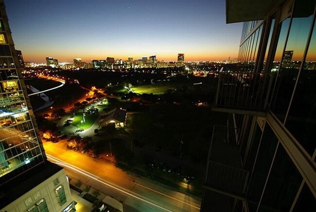 Building Photo - 5925 Almeda Rd