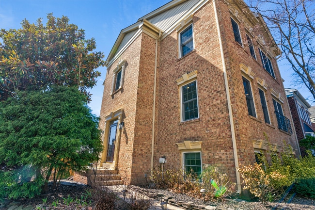 Building Photo - 5101 Woodfield Dr