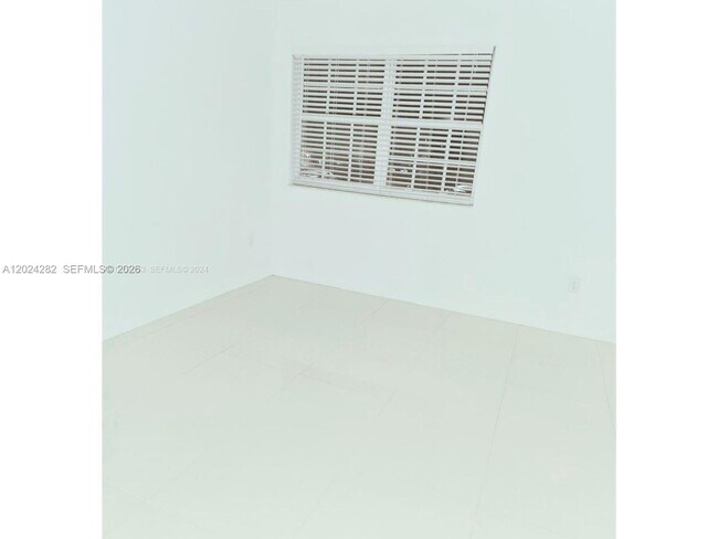 Building Photo - 220 SW 116th Ave