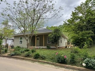 Primary Photo - 123 Edwards Ave