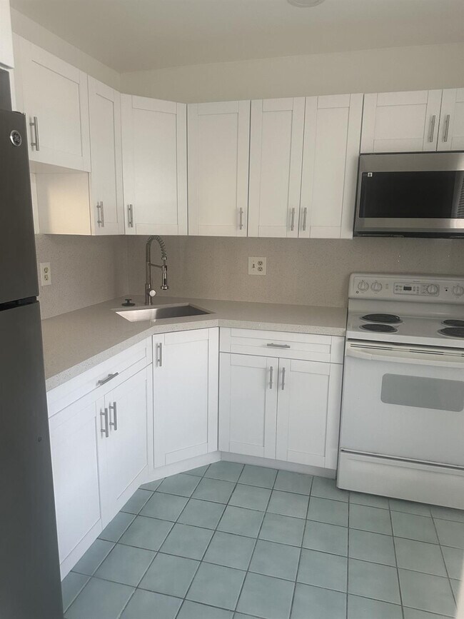 Building Photo - 5860 NW 64th Ave