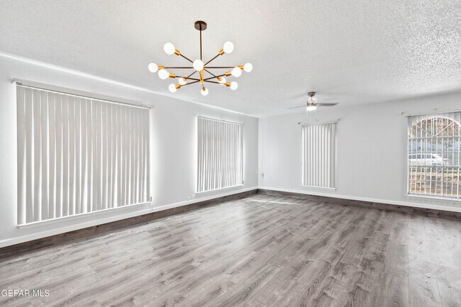 Foto del edificio - 200 S Maryland St