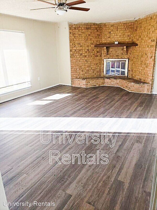 Foto del edificio - 4 br, 2 bath House - 1320 North Kelly Avenue