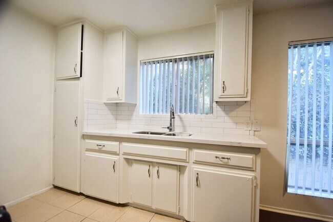 Foto del edificio - 10745 Hortense St