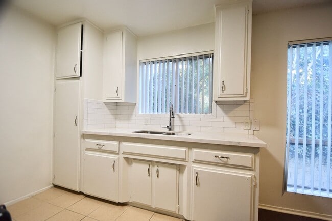 Building Photo - 10745 Hortense St