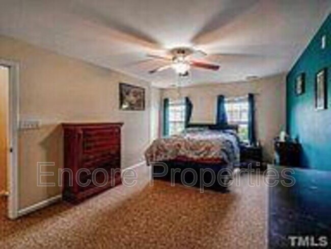Building Photo - 6 Stepney Ct