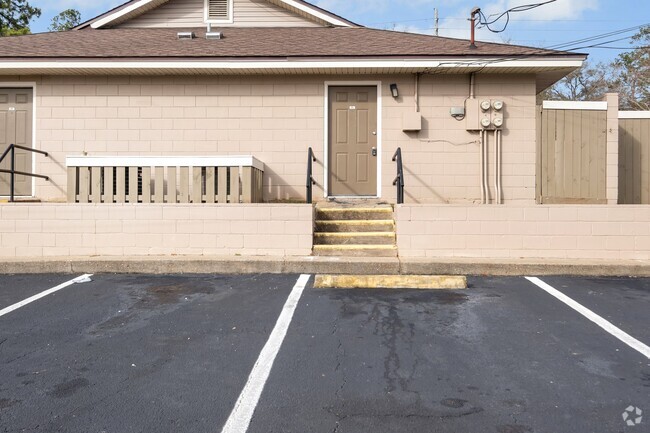 Building Photo - 2241 W Pensacola St