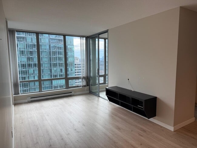 Photo du bâtiment - 1288 W Georgia St