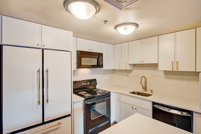 Foto del edificio - 1441 Central St