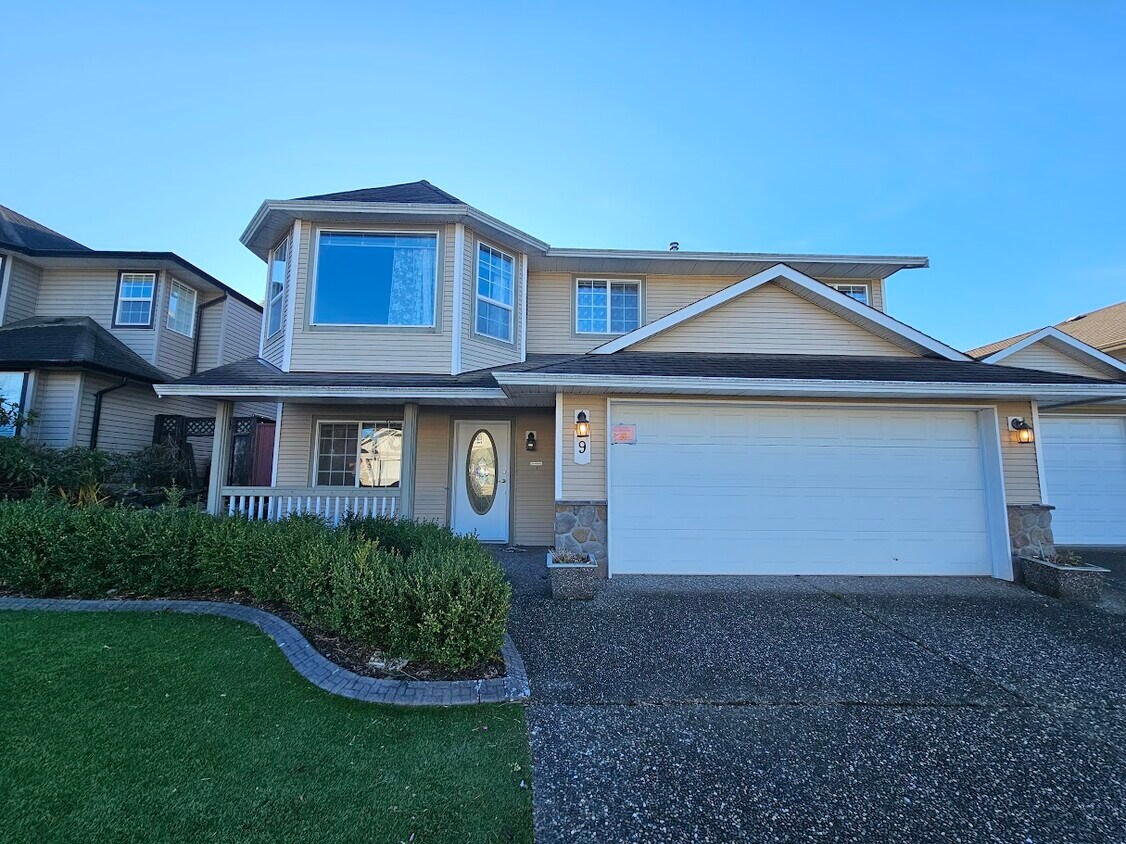 Photo principale - 9-5530 Teskey Rd