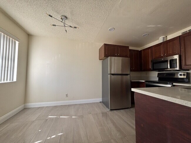Foto del edificio - Downstairs 2BR/1BA—recently updated with new flooring, new countertops, and clean, neutral finishes.