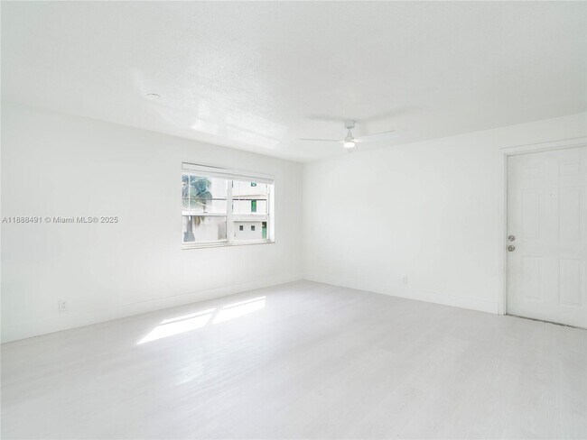 Foto del edificio - 2025 Miami Rd