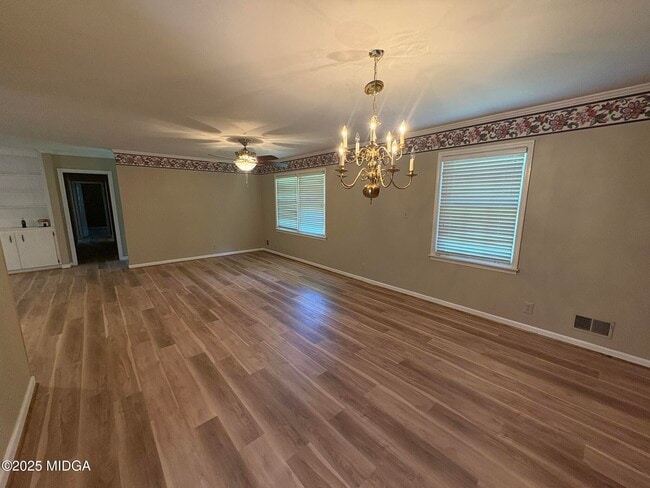 Building Photo - 1442 Maplewood Dr